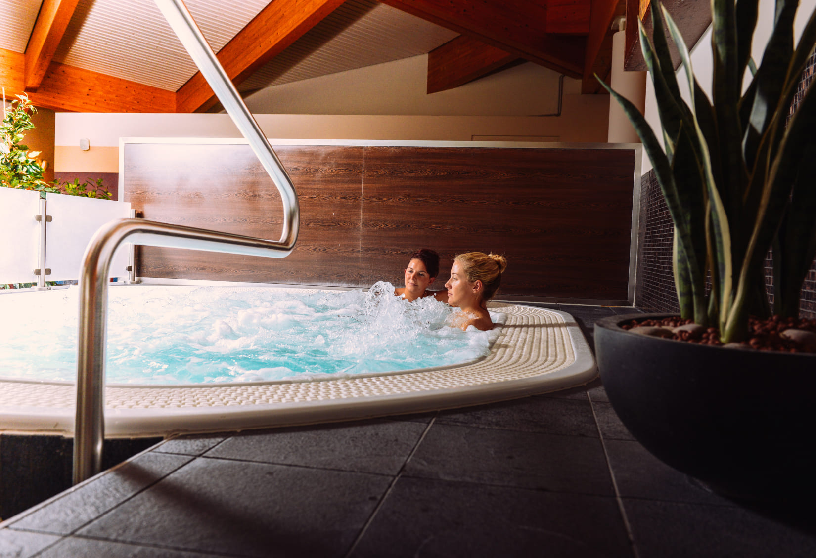 Ruhe und Entspannung im Whirlpool in der Therme Amadé in Altenmarkt © TVB Altenmarkt-Zauchensee | Therme Amadé