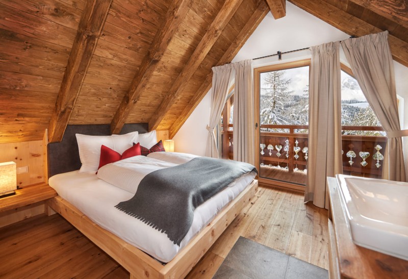 Schlafzimmer mit Balkon und großartigem Panoramablick